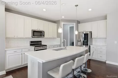 Kitchen - 16308 Adelaide Dr, Macomb, MI 48044 photo 3 of 4