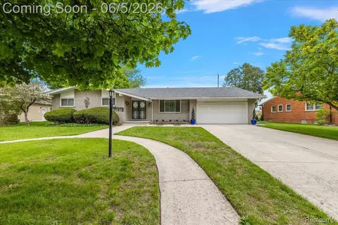 17141 Westhampton Rd, Southfield, MI 48075