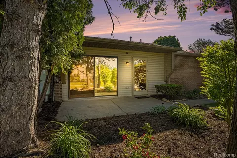 314 Spring Brooke Dr #7, Brighton, MI 48116