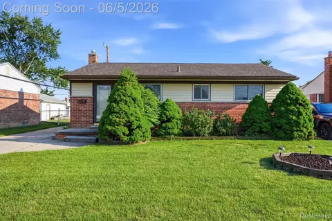 17968 Summer Ln S, Fraser, MI 48026