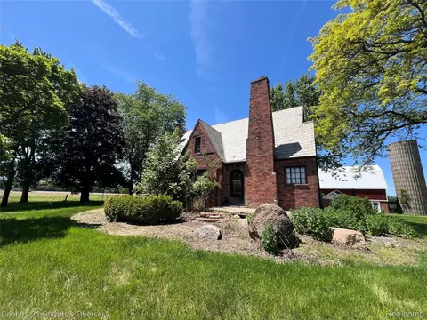 2381 Ridge Rd, Superior, MI 48198