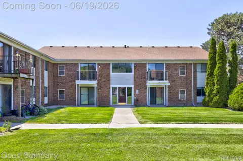 43244 Mound Rd #2, Sterling Heights, MI 48314