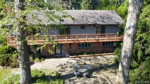 6084 Upper Straits Blvd, West Bloomfield, MI 48324