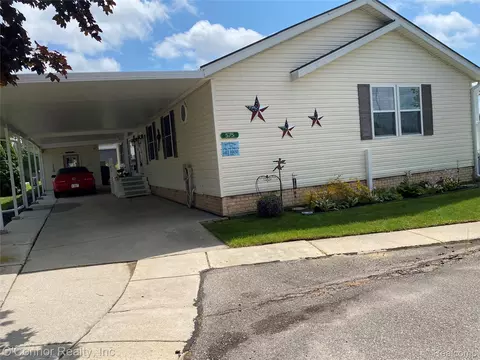 575 Blue Lake Ct, Kimball, MI 48074