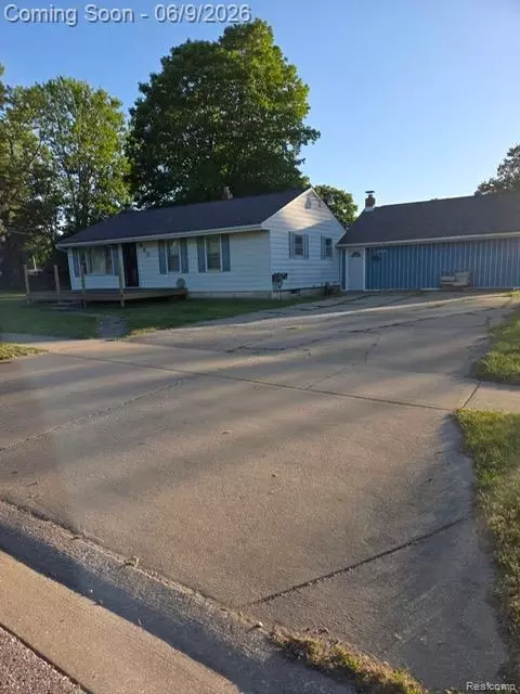 660 S Almont Ave, Imlay City, MI 48444