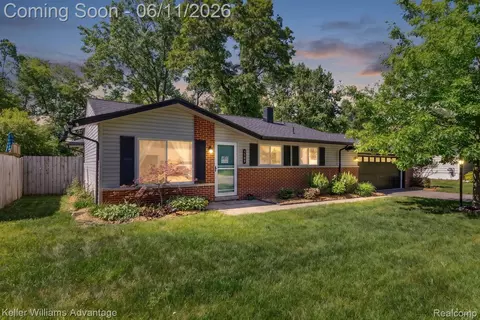 6589 Doyon Dr S, Waterford, MI 48327