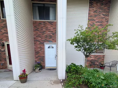 6164 Palomino Ct #4, West Bloomfield, MI 48322