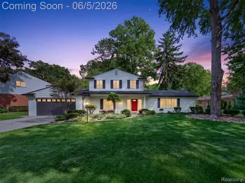 16240 Forestview Dr, Clinton Township, MI 48036