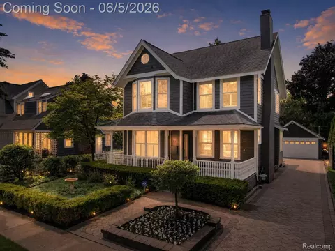 691 W Frank St, Birmingham, MI 48009