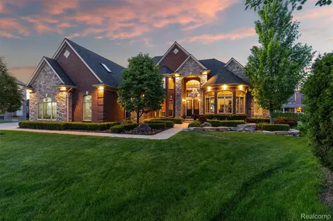 56074 Lario Ct, Macomb, MI 48042