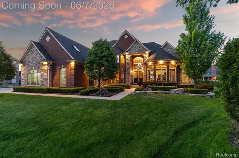 56074 Lario Ct, Macomb, MI 48042
