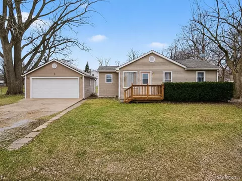 3316 Lockhead St, Burton, MI 48529