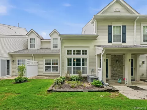 25758 S Maritime Cir S, Harrison, MI 48045