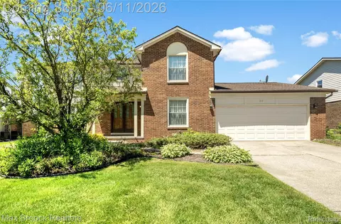 217 Stonetree Cir, Rochester Hills, MI 48309