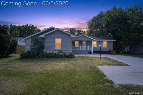 14232 North Rd, Fenton, MI 48430