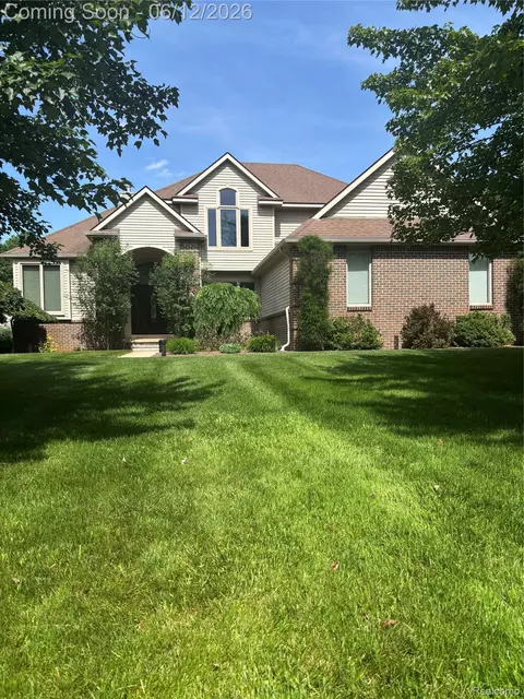 6541 E Ridge Ct, Green Oak, MI 48116