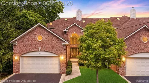 9548 Elizabeth Lake Rd, White Lake, MI 48386
