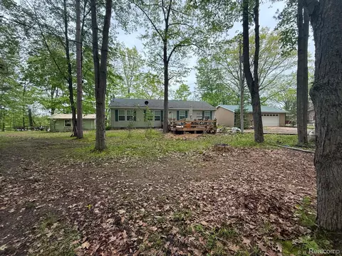 5994 N Lake Sanford Rd, Sanford, MI 48657