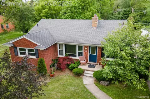 27912 6 Mile Rd, Livonia, MI 48152