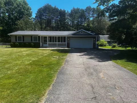 5440 Deland Rd, Flushing, MI 48433
