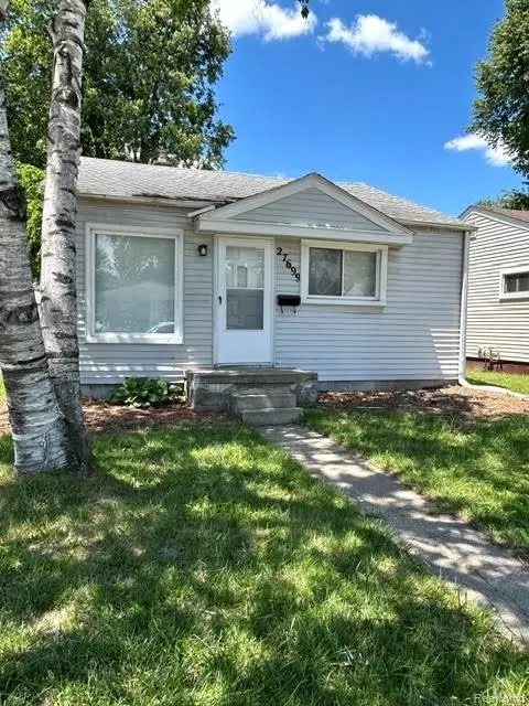 27699 Brettonwoods St, Madison Heights, MI 48071