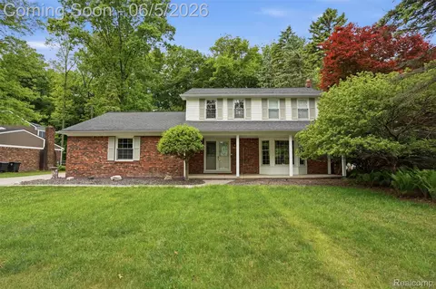 18461 Gill Rd, Livonia, MI 48152