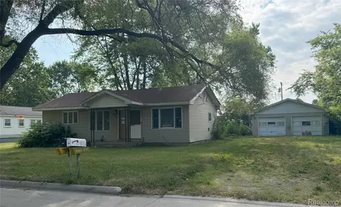 824 Harbor Ave, Monroe, MI 48162