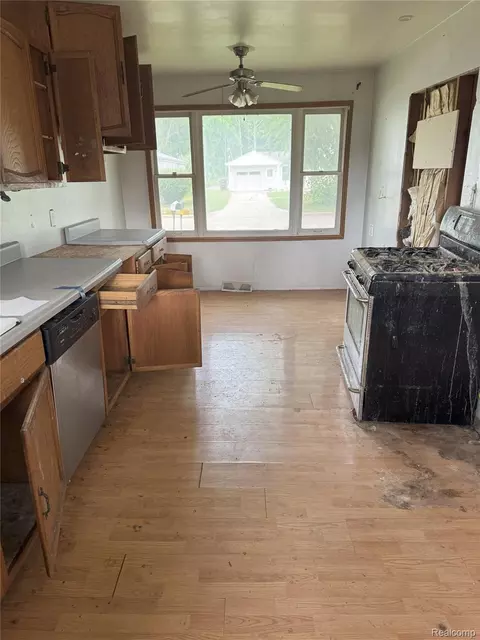 824 Harbor Ave, Monroe, MI 48162 photo 9