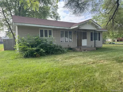 824 Harbor Ave, Monroe, MI 48162 photo 2