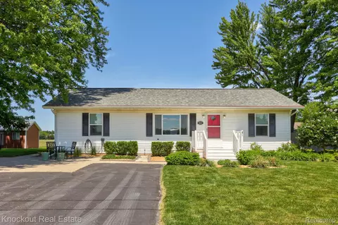 9941 Lange Rd, Birch Run, MI 48415
