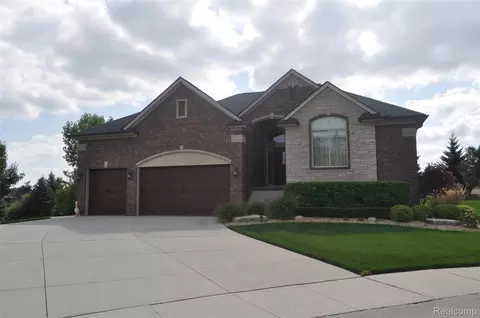 62735 Franklin Park Dr, Washington, MI 48094