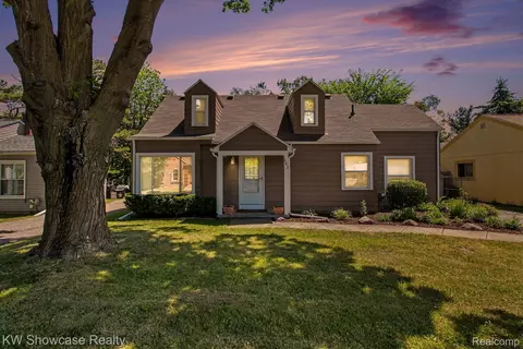 141 Kissane Ave, Brighton, MI 48116