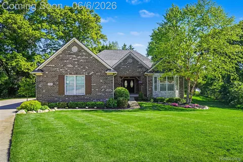 788 Fish Lake Ct, Oxford, MI 48371