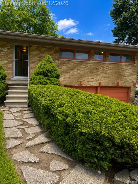 25887 Curie Ave, Warren, MI 48091