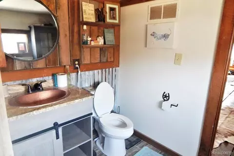 Bath - 4441 Mack Rd, Oceola, MI 48855 photo 4 of 4