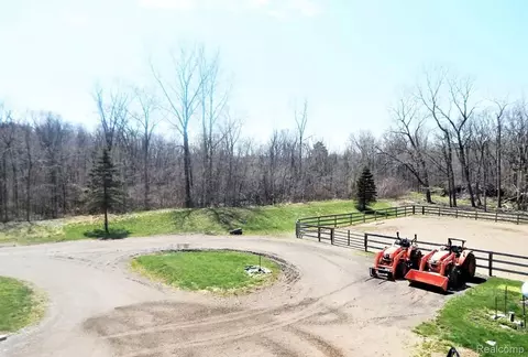 Exterior - 4441 Mack Rd, Oceola, MI 48855 photo 2 of 4