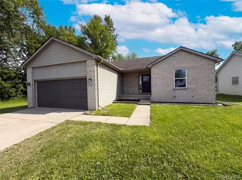 42724 N Walnut St, Clinton, MI 48036