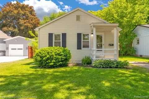 2720 Walnut St, Port Huron, MI 48060