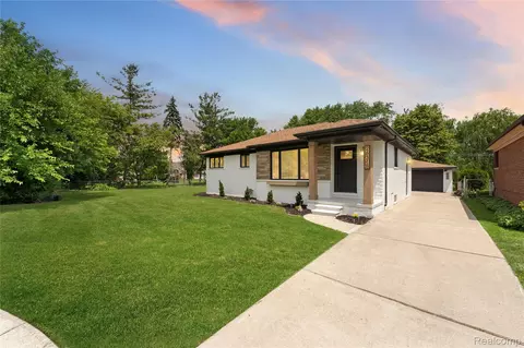 26318 San Rosa St, Saint Clair Shores, MI 48081