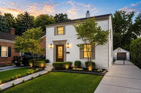 1741 Brys Dr, Grosse Pointe Woods, MI 48236