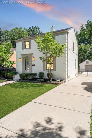 1741 Brys Dr, Grosse Pointe Woods, MI 48236