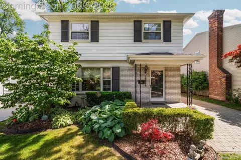 10065 Hart Ave, Huntington Woods, MI 48070