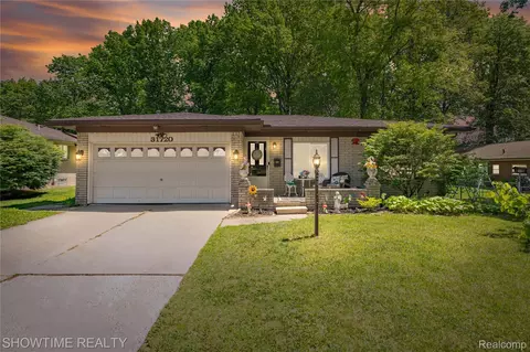 31720 Kelly Rd, Roseville, MI 48066