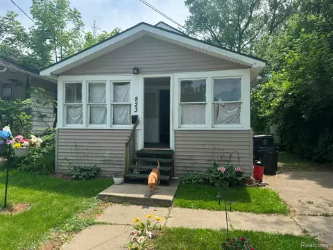 823 Remington Ave, Flint, MI 48507