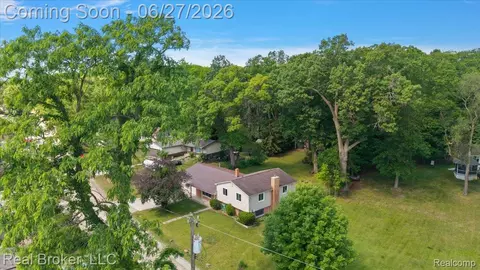 View/Area - 8320 Hillpoint Dr, Brighton, MI 48116 photo 2 of 10