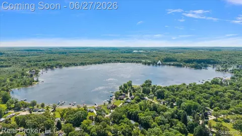 View/Area - 8320 Hillpoint Dr, Brighton, MI 48116 photo 10 of 10