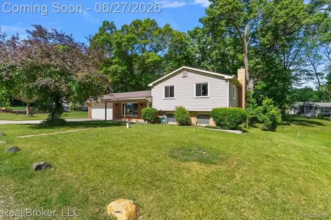 Exterior - 8320 Hillpoint Dr, Brighton, MI 48116 photo 1 of 7