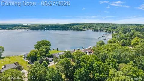 View/Area - 8320 Hillpoint Dr, Brighton, MI 48116 photo 7 of 10