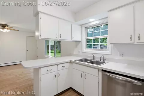 Kitchen - 8320 Hillpoint Dr, Brighton, MI 48116 photo 3 of 3