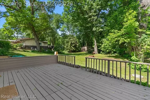 Exterior - 8320 Hillpoint Dr, Brighton, MI 48116 photo 2 of 7
